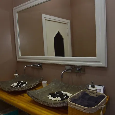 ホテル Vila D ティラナ